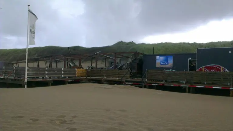 Paviljoen "Zee van tijd"na de brand